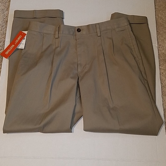 NWT DOCKERS Easy Khaki relaxed pleated/cuffed pant - Picture 3 of 6
